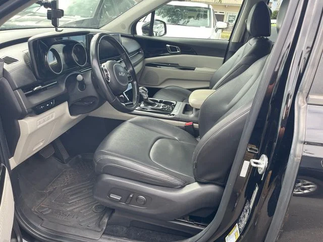 Used 2022 Black Kia EX image 9