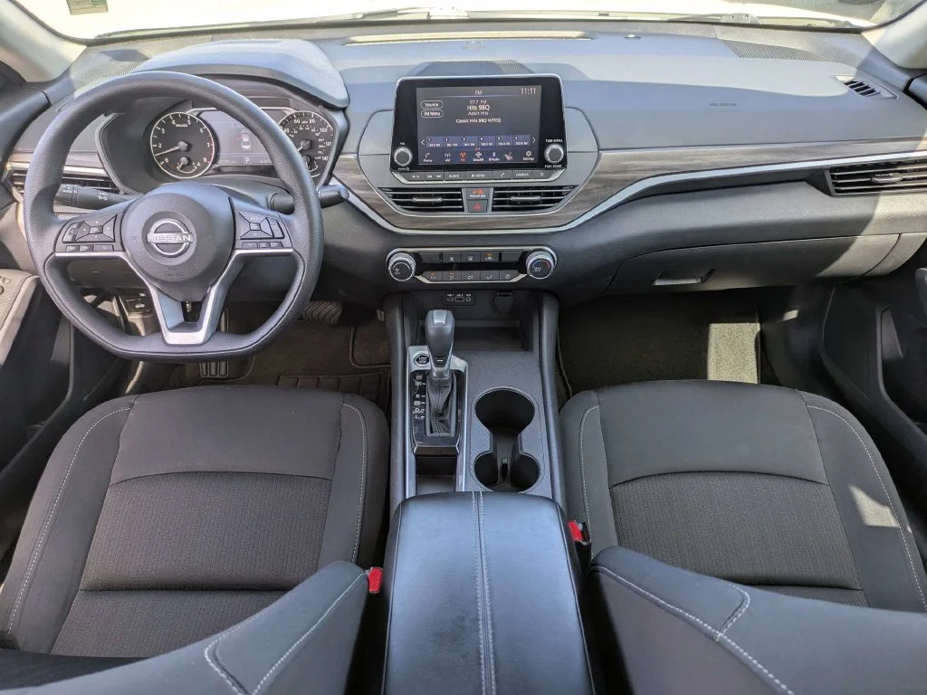 Used 2025 White Nissan 2.5 SV image 14