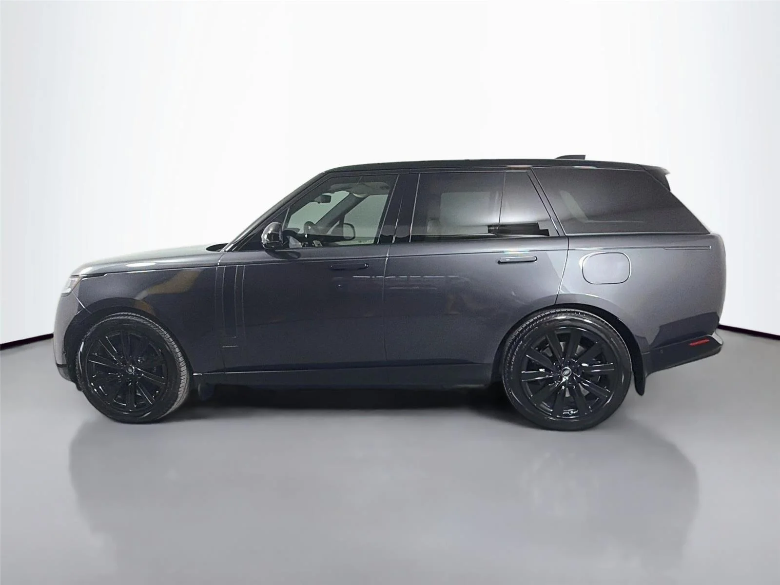 Used 2025 Carpathian Grey Land Rover P550e Autobiography image 8