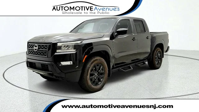 2023 Nissan Frontier Crew Cab 4x4 SV Automatic w/ Midnight Edition & Sport Bar Pkg