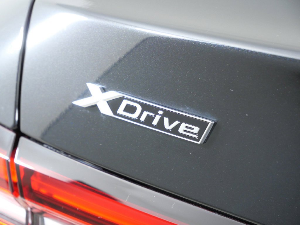 New 2027 Black Sapphire Metallic BMW 530i xDrive image 13