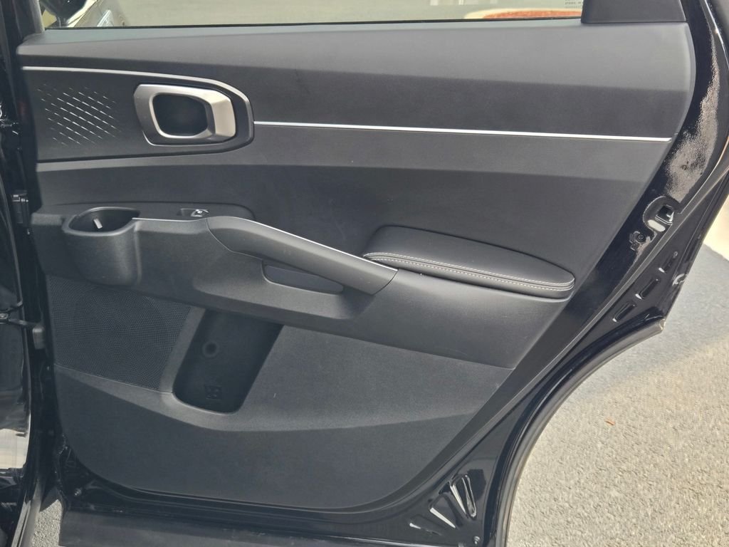 2024 Kia Sorento LX - Photo 13