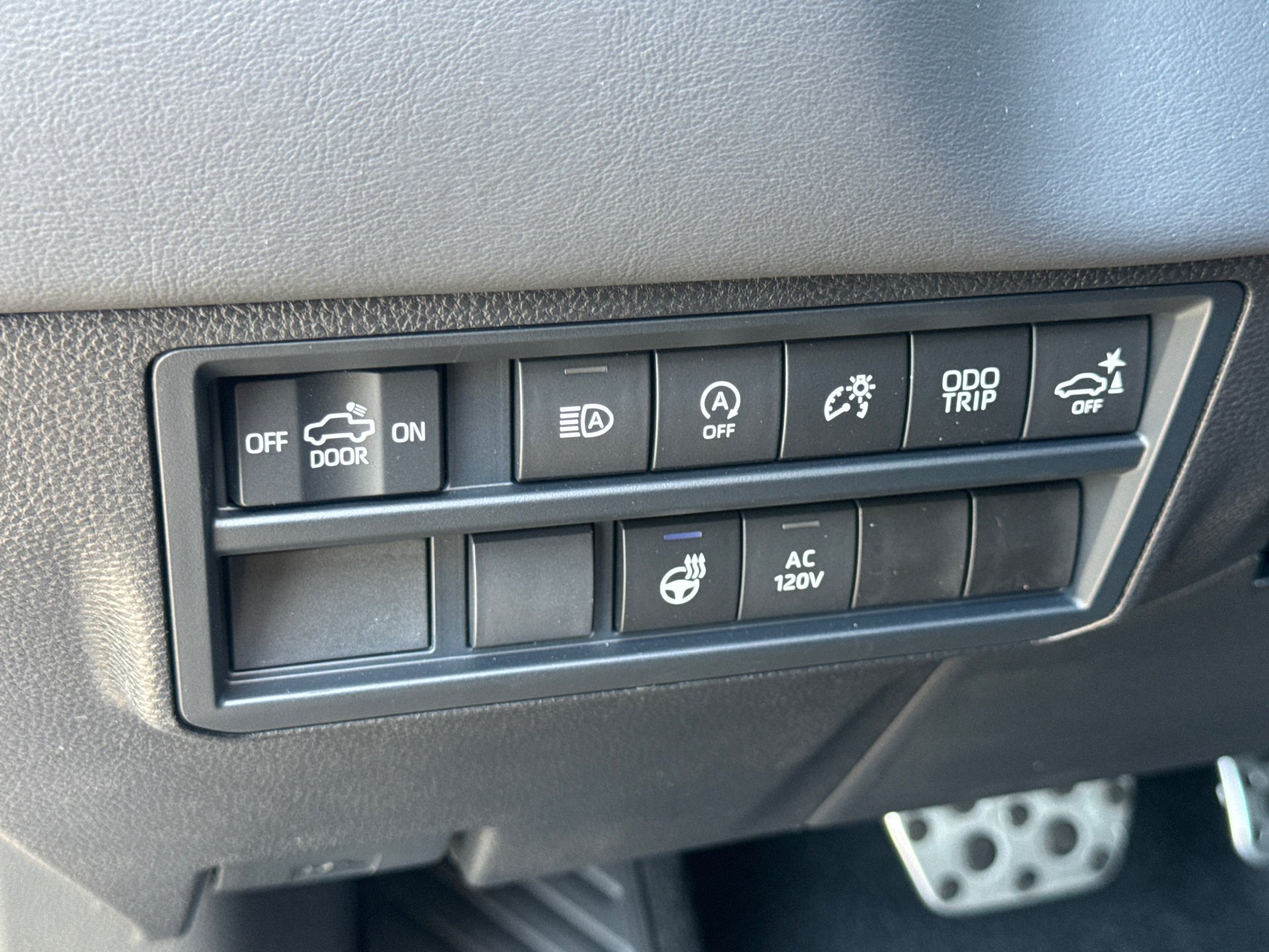 New 2026 Magnetic Gray Metallic Toyota  Platinum image 28