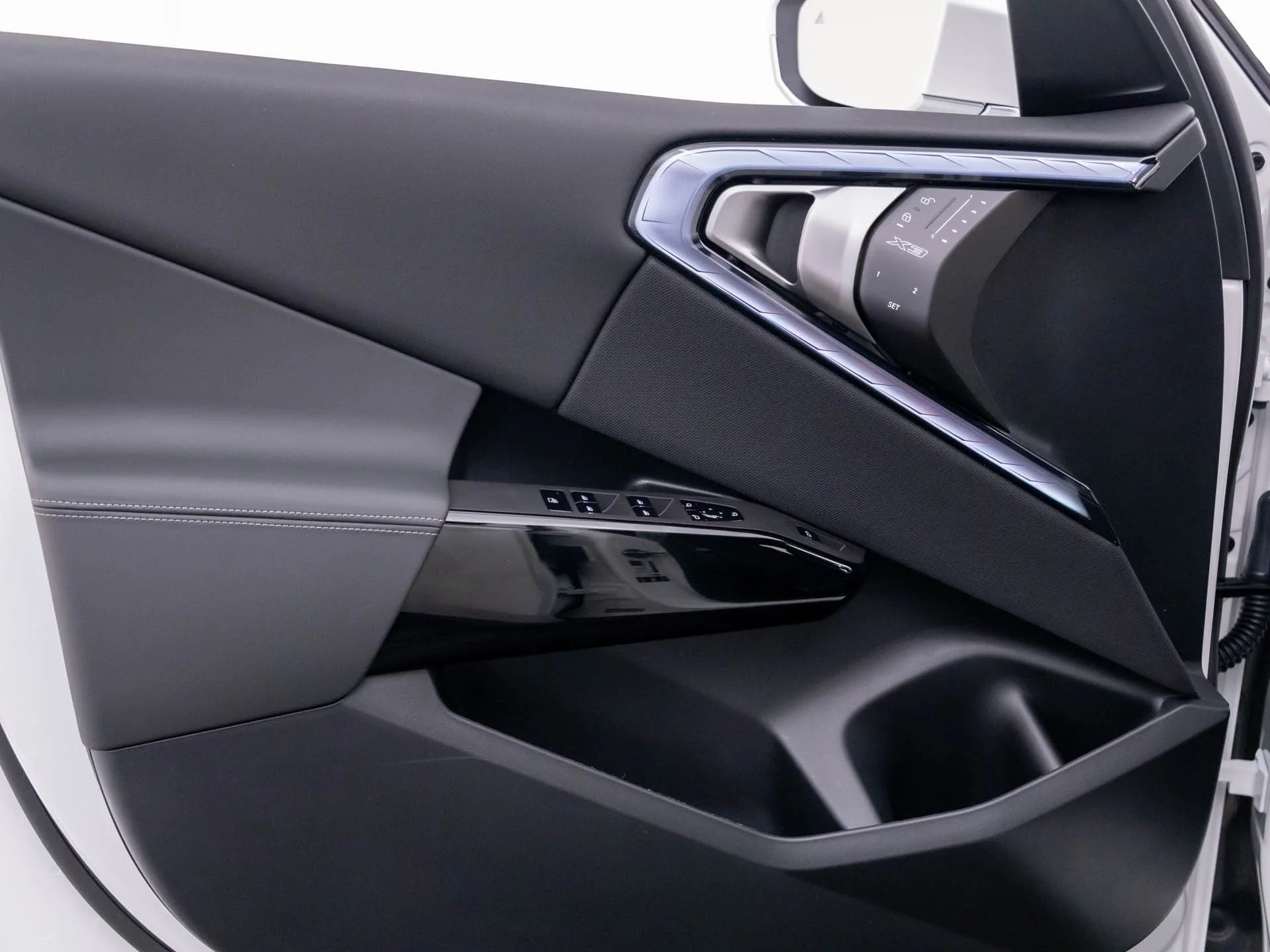 New 2026 White BMW 30 xDrive image 12