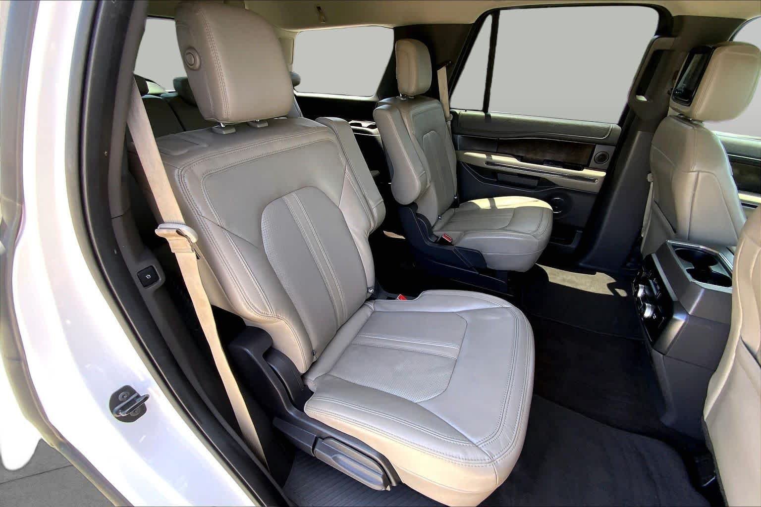Used 2019 White Platinum Metallic Tri-Coat Ford Limited image 19