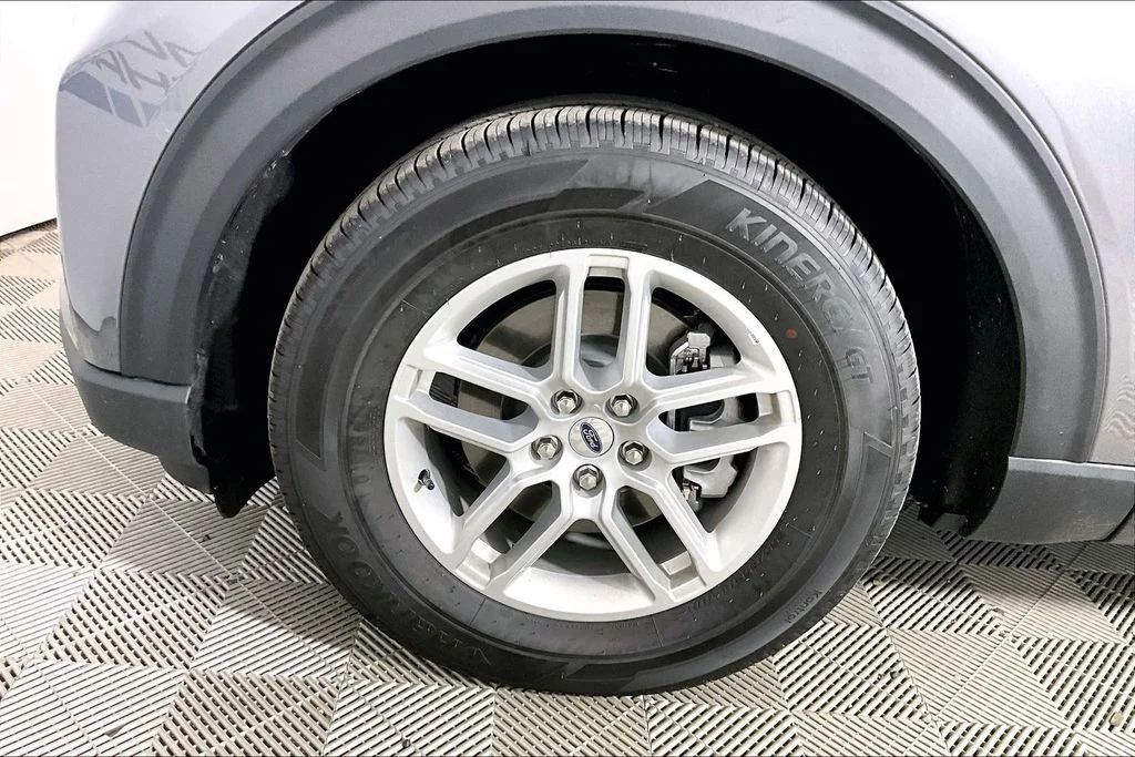 New 2026 Carbonized Gray Metallic Ford Active image 11