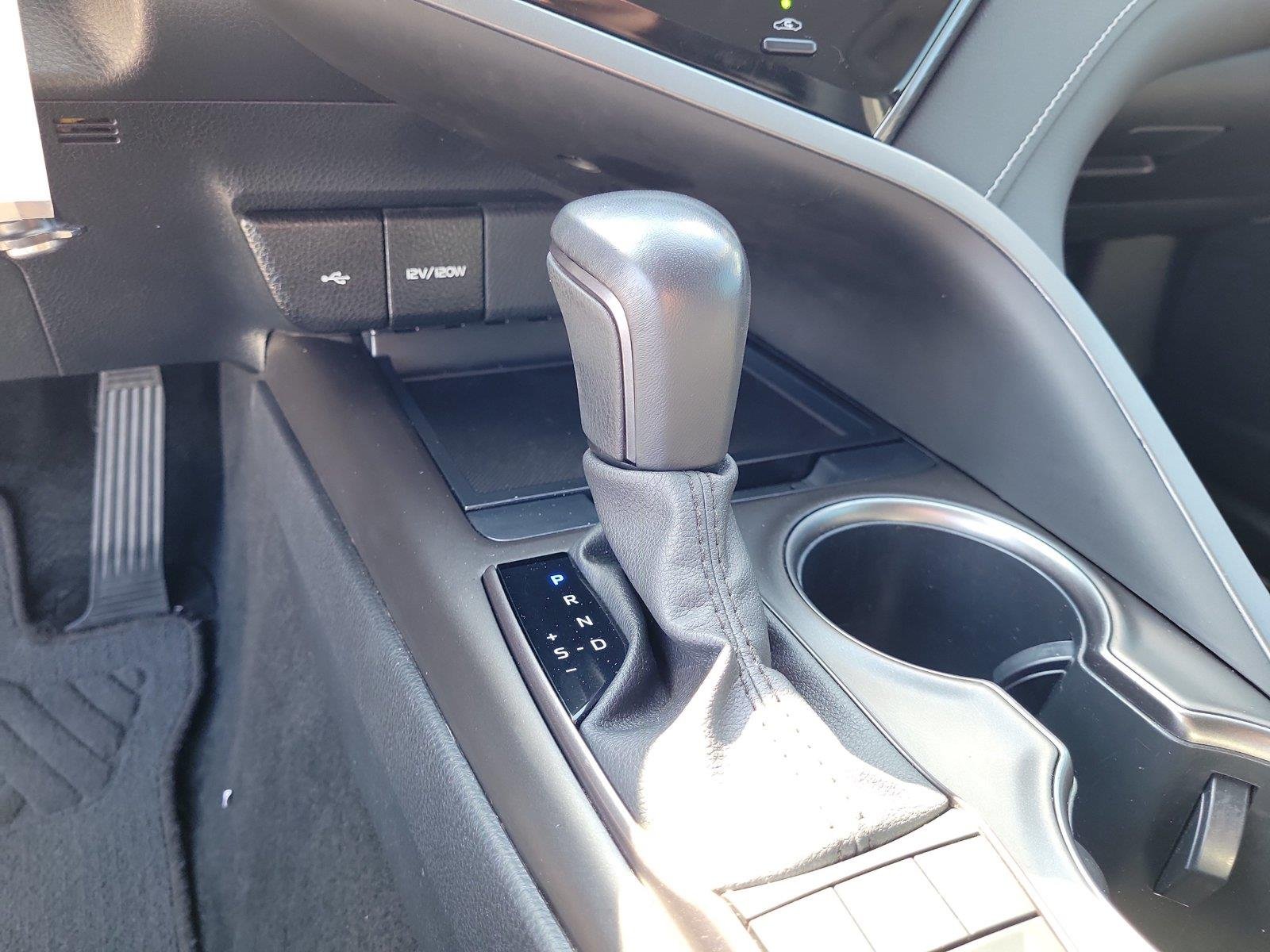 Used 2023 Ice Cap Toyota SE image 32