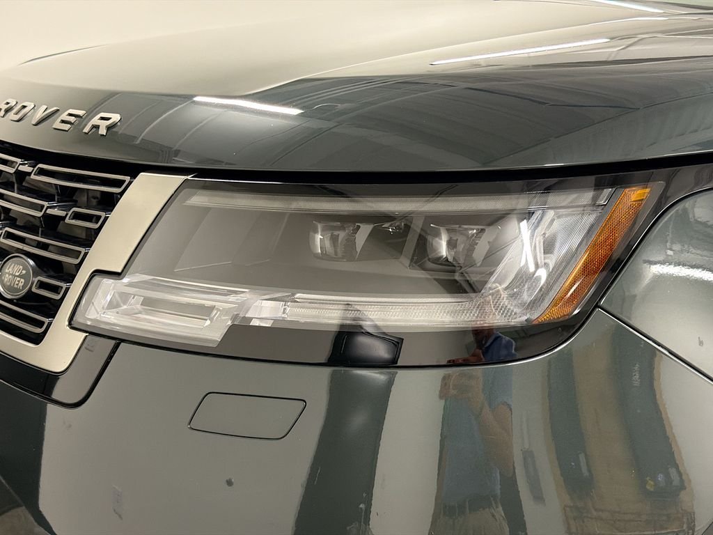 Used 2023 Green Land Rover SE image 32