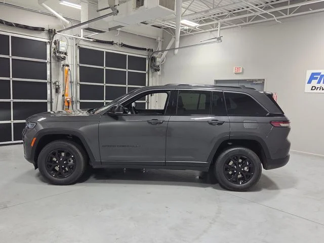 New 2026 Baltic Gray Metallic Clear-Coat Exterior Paint Jeep Altitude image 4