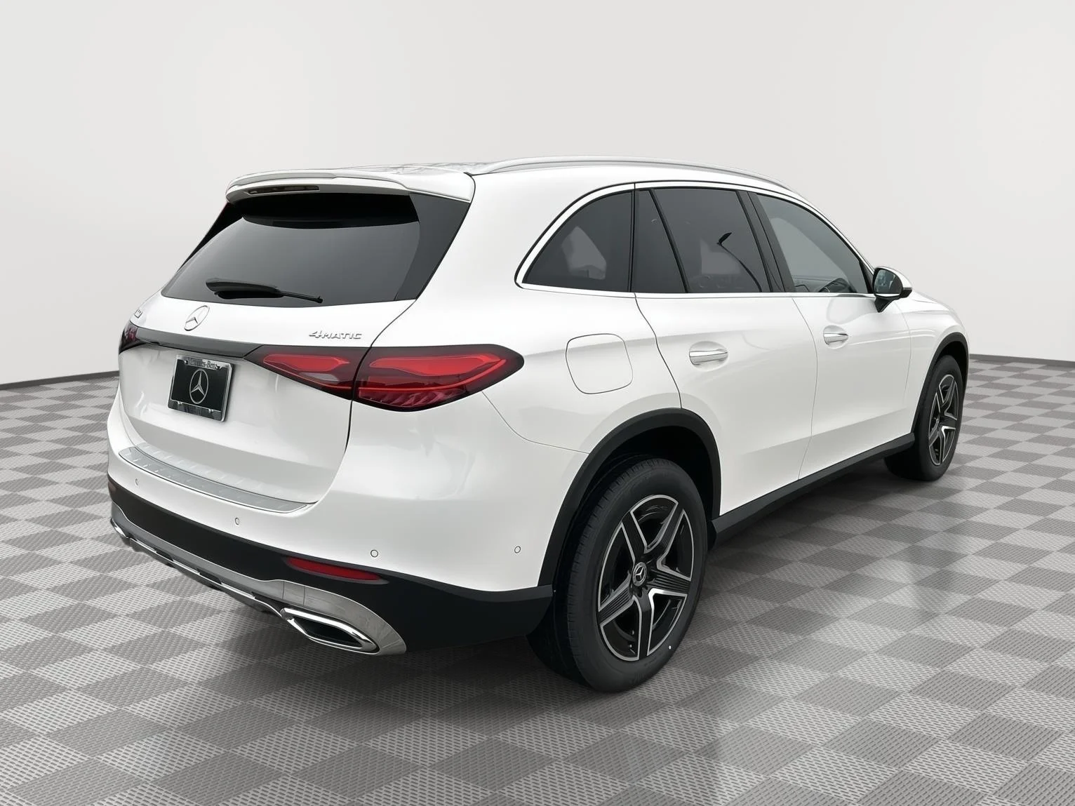 New 2026 Polar White Mercedes-Benz GLC 300 image 3
