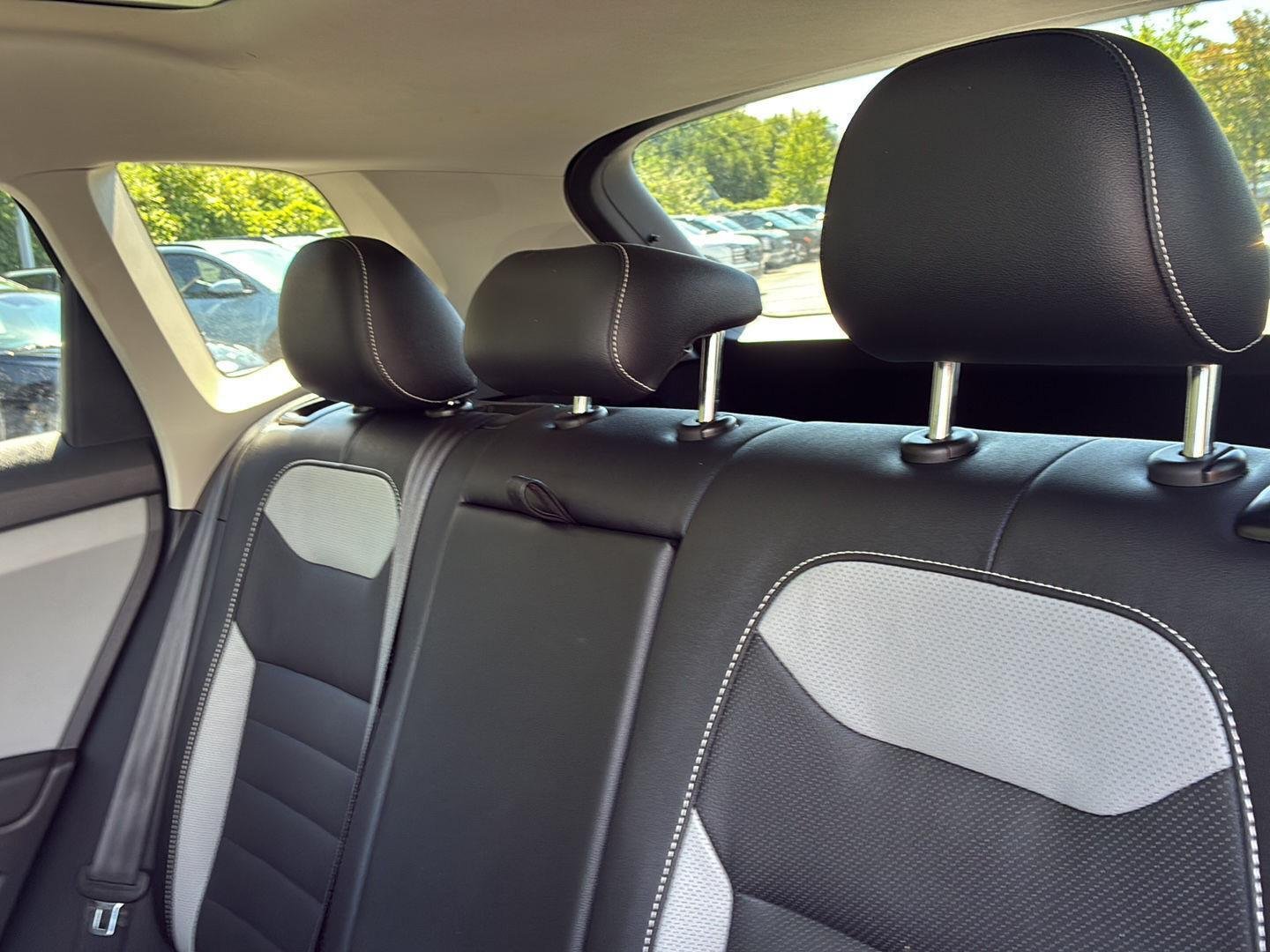 Used 2022 Platinum Gray Metallic Volkswagen SEL image 25