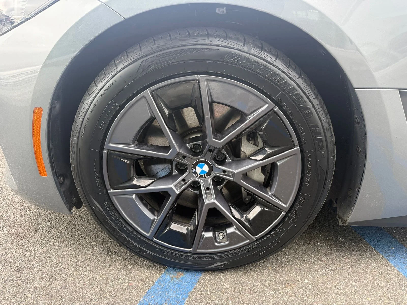Used 2025 Gray BMW xDrive40 image 10