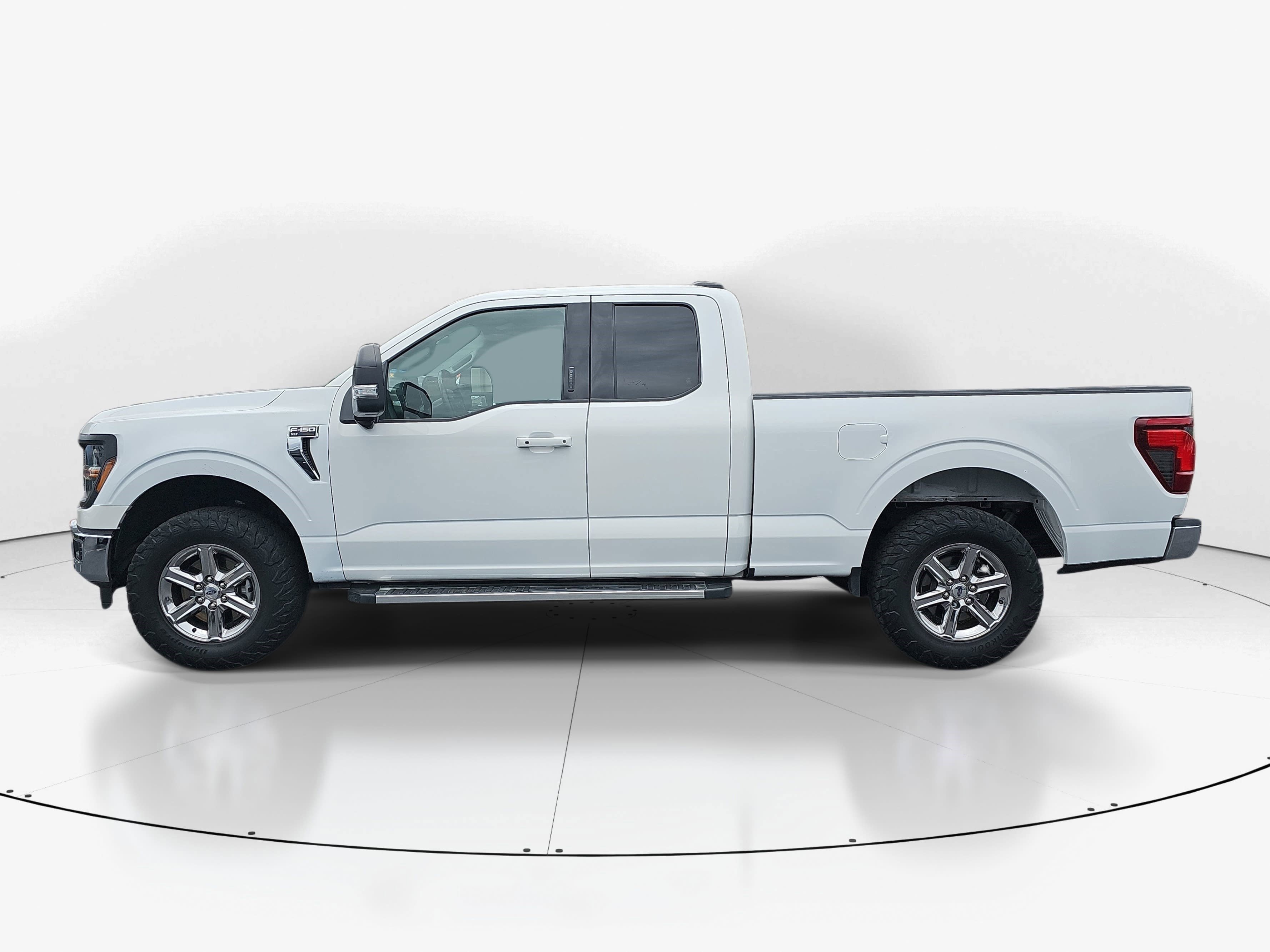 Certified Used 2024 Oxford White Ford XLT image 5
