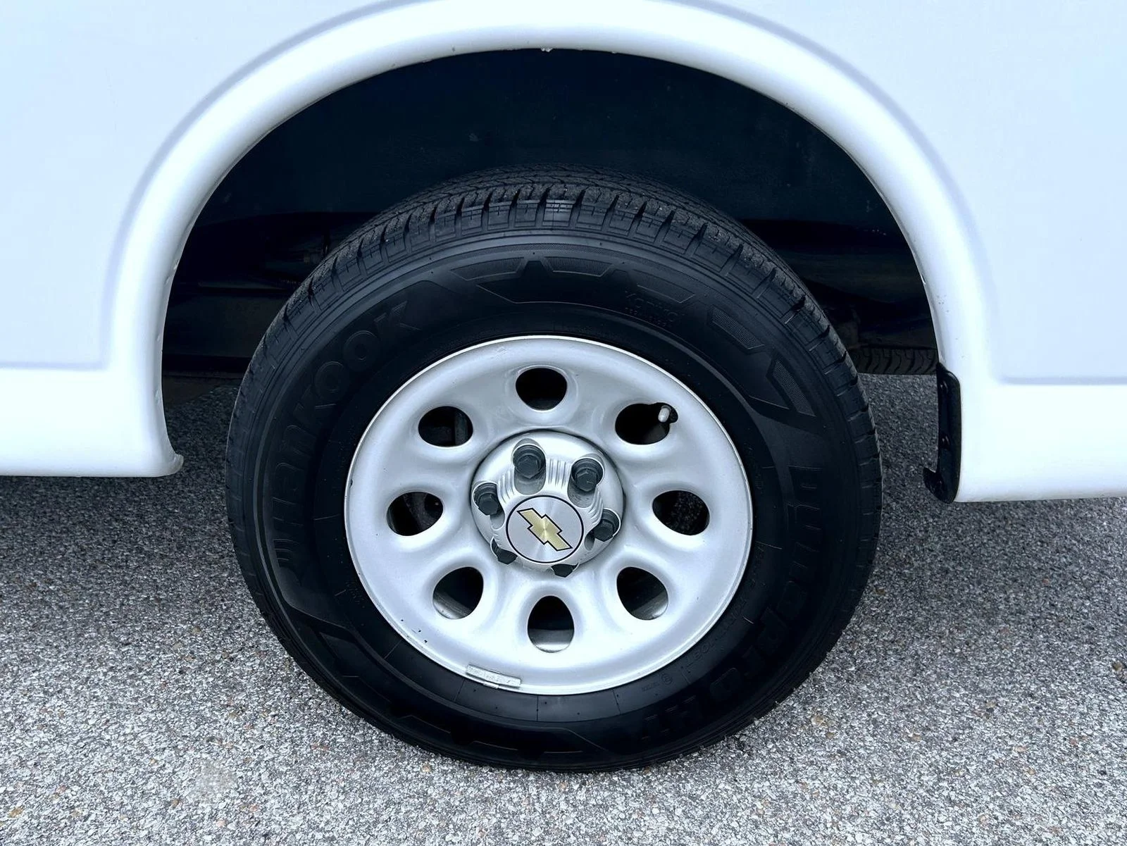 Used 2014 White Chevrolet Work Van image 25