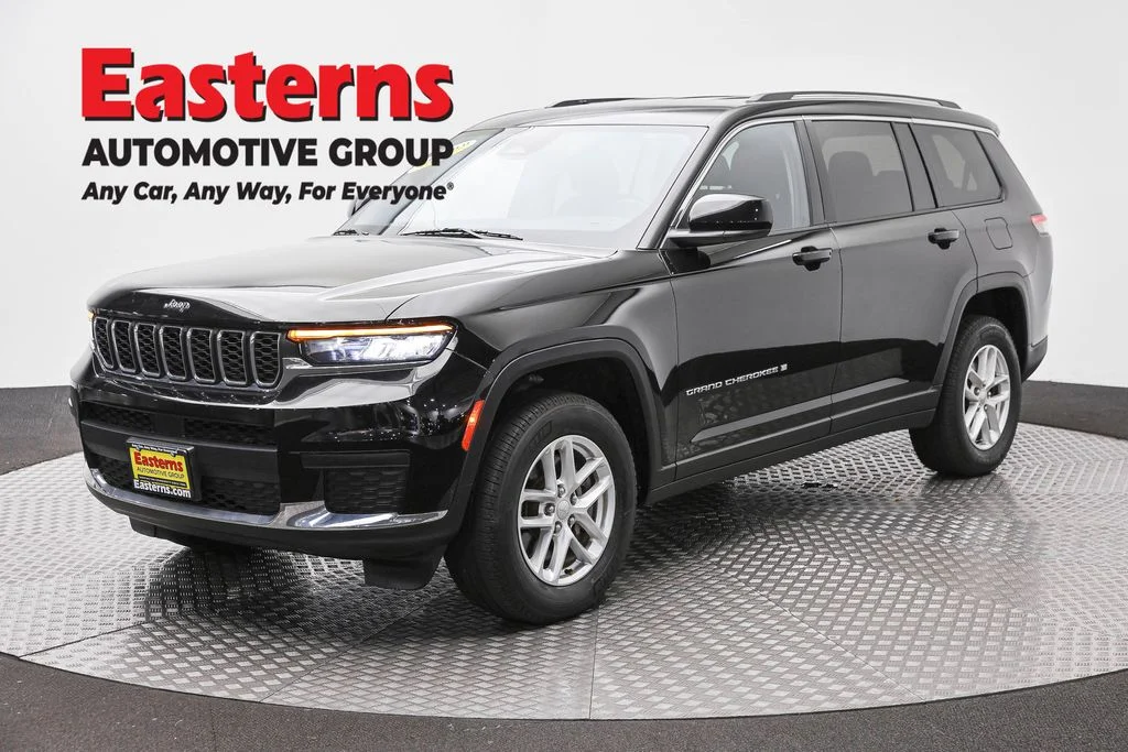 Used 2022 Black Jeep Laredo image 1