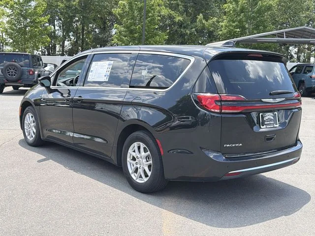 Used 2023 Black Chrysler Touring L image 11
