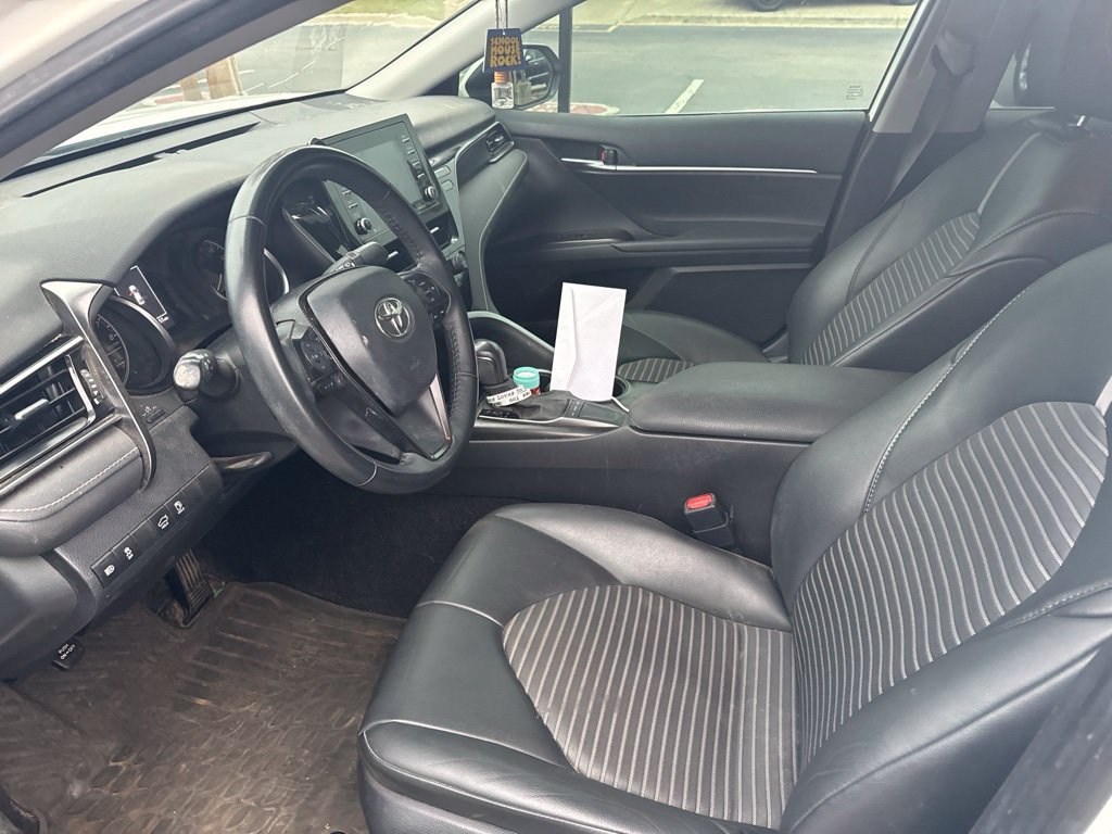 Used 2024  Toyota SE image 2