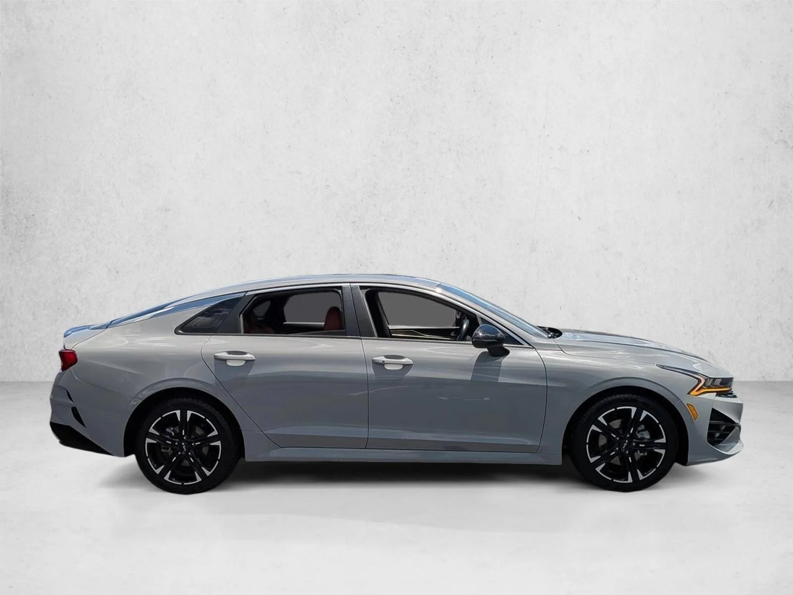 Used 2024 Wolf Gray Kia GT-Line image 4