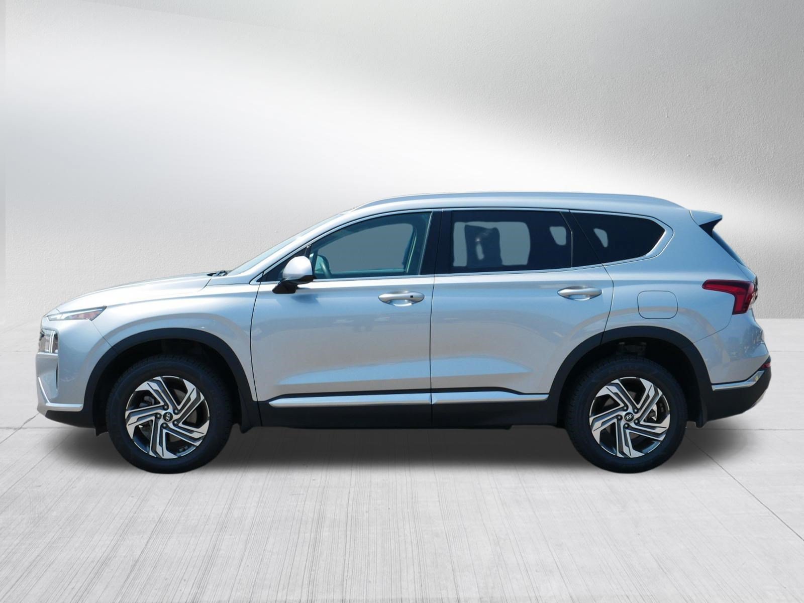 Certified Used 2022 Shimmering Silver Hyundai SEL image 4