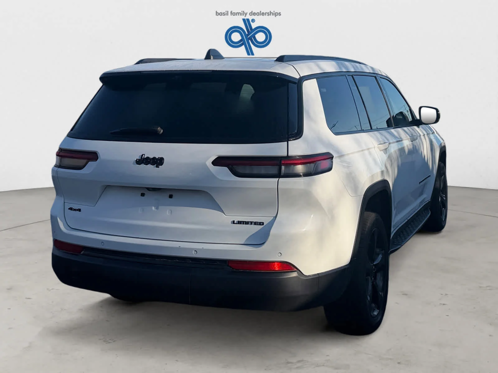 Used 2024 Bright White Jeep Limited image 7