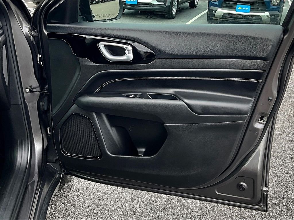 Used 2022 Gray Jeep Latitude image 12