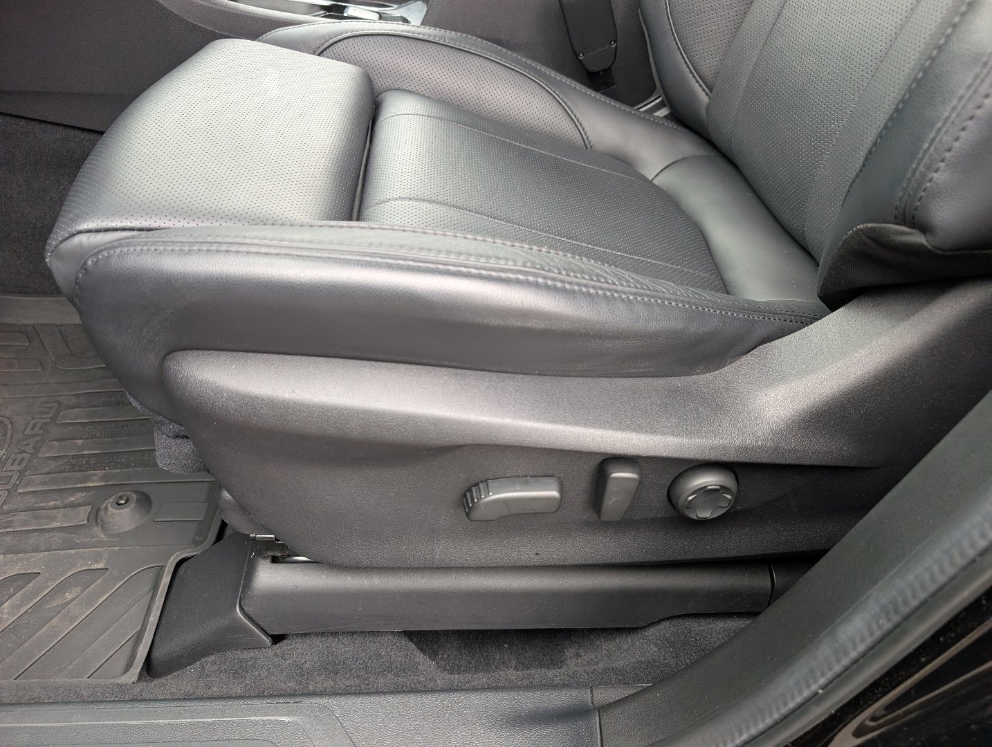 Used 2025 Crystal Black Silica Subaru Onyx Edition Touring image 20