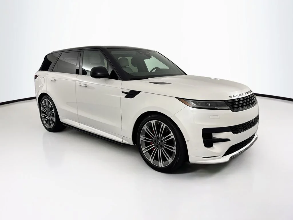 Used 2024 White Land Rover Dynamic SE image 3
