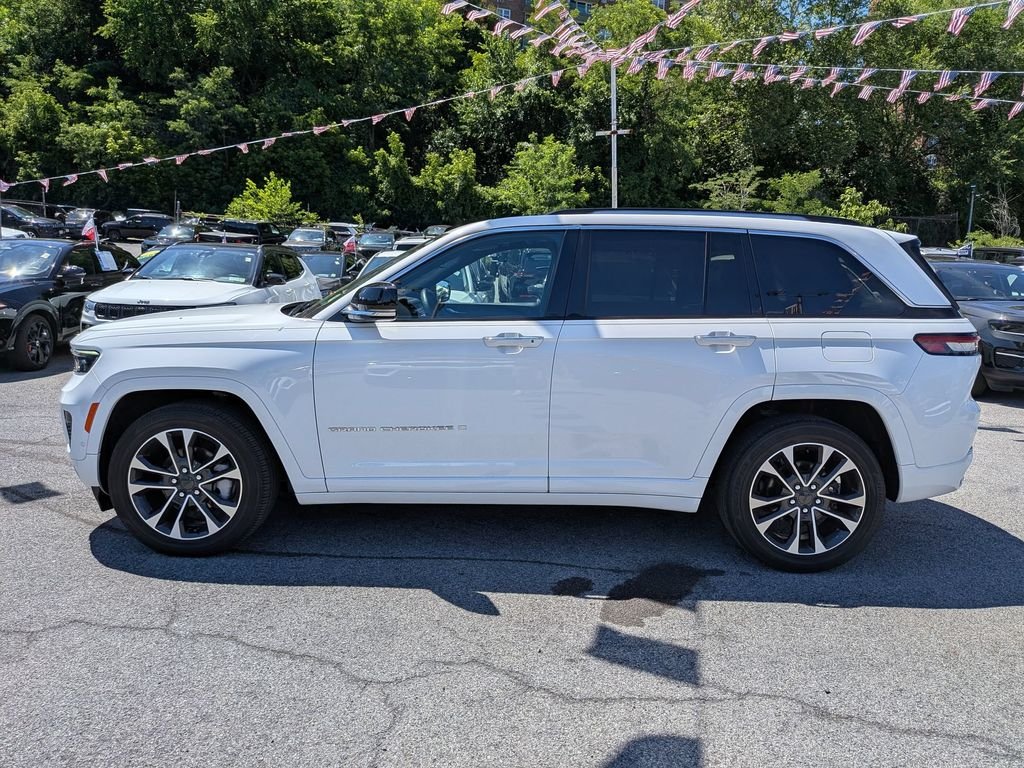Used 2022 White Jeep Overland image 11