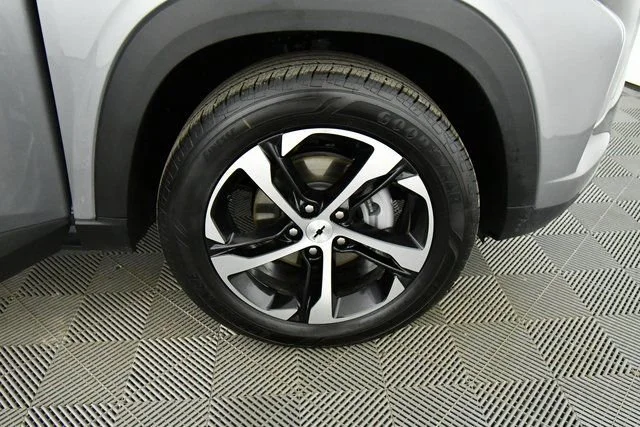 Used 2025 Sterling Gray Metallic Chevrolet 1RS image 17