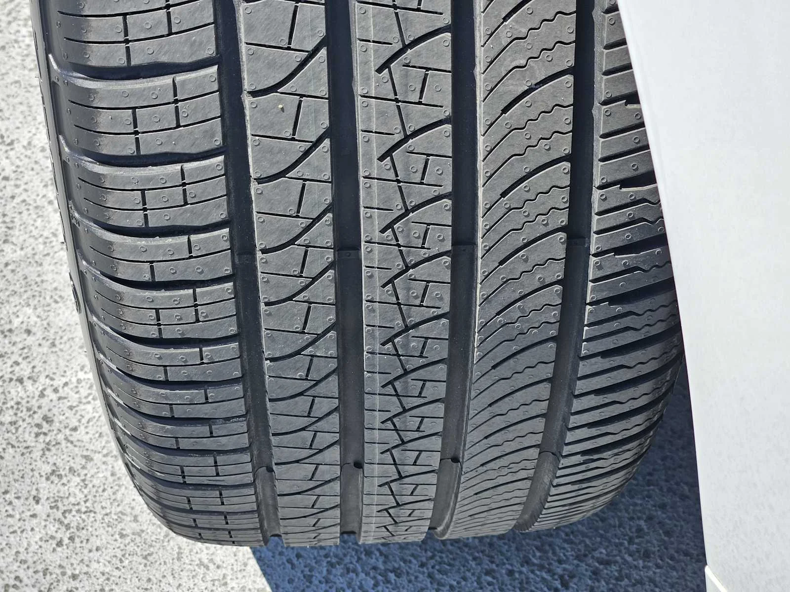 Certified Used 2024 Fuji White Land Rover Dynamic SE image 10