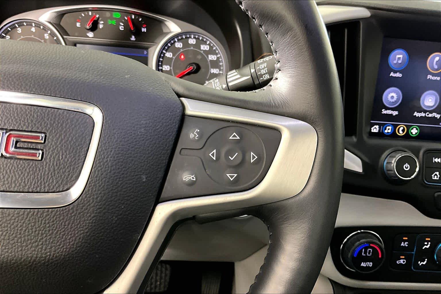 Used 2021 White Frost Tricoat GMC SLT image 24