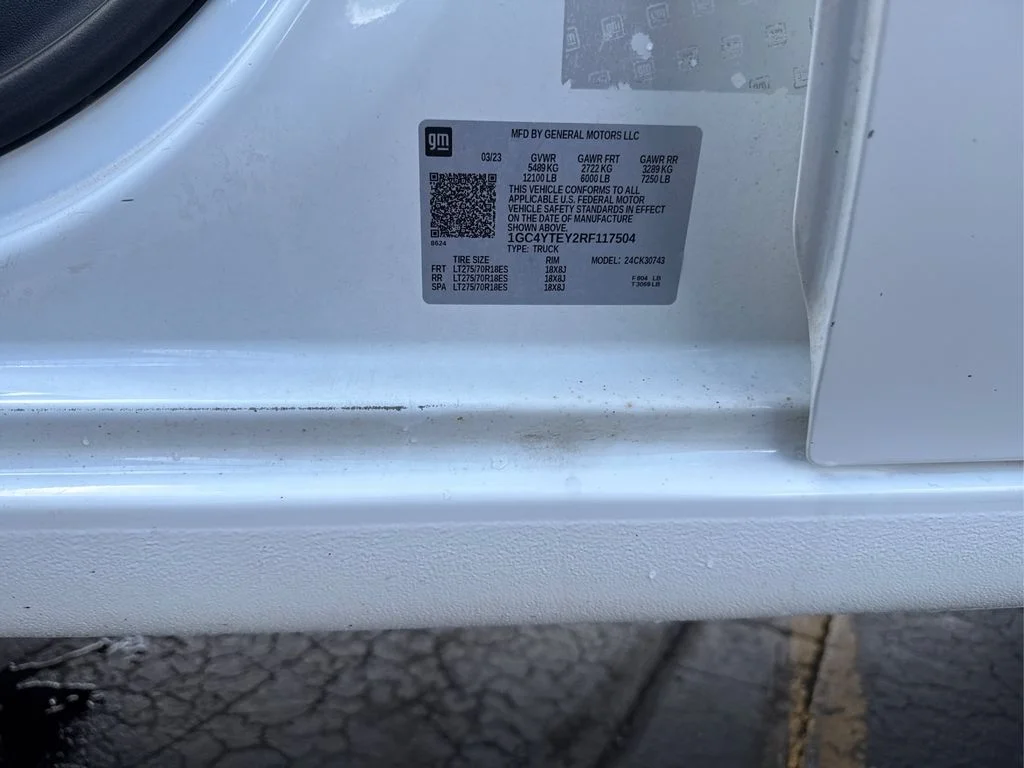 Used 2024 Summit White Chevrolet LT image 21