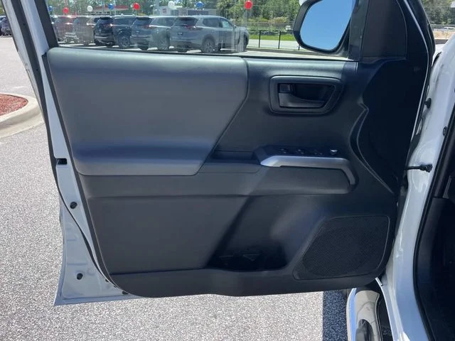 Used 2018 White Toyota SR5 image 16