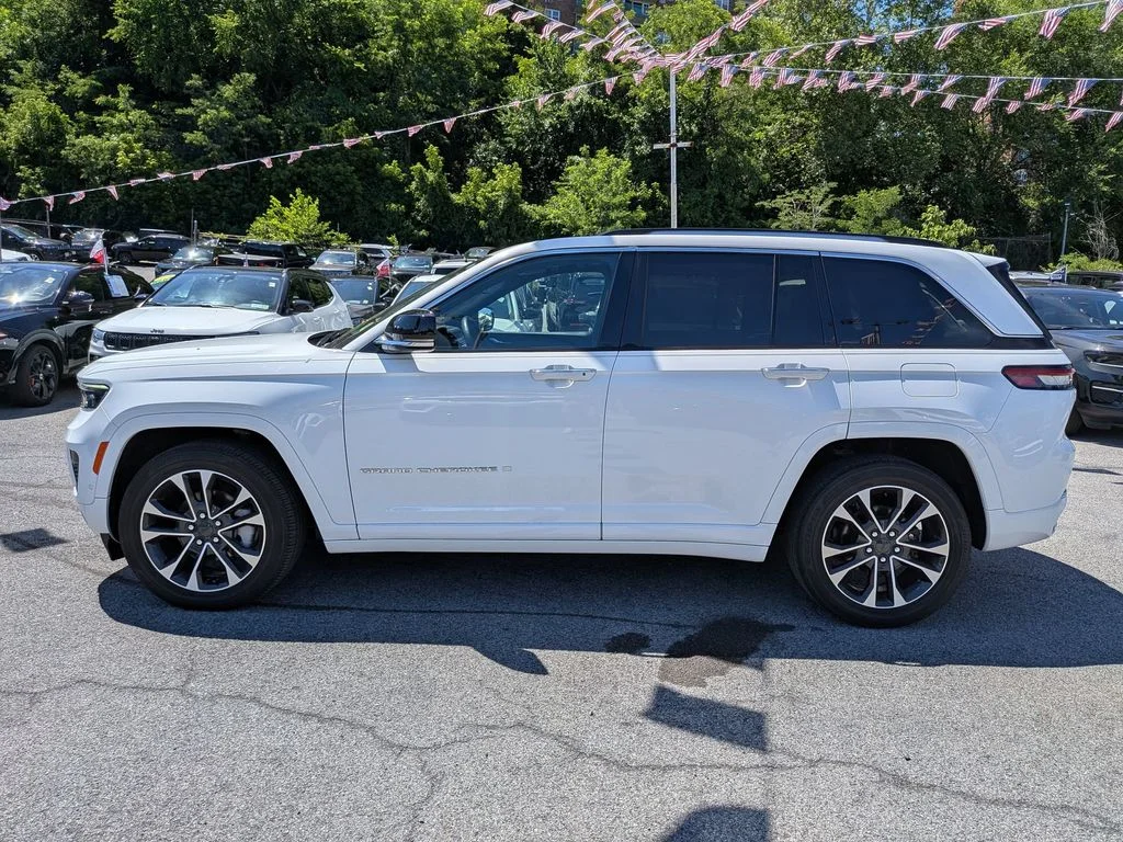 Used 2022 White Jeep Overland image 11
