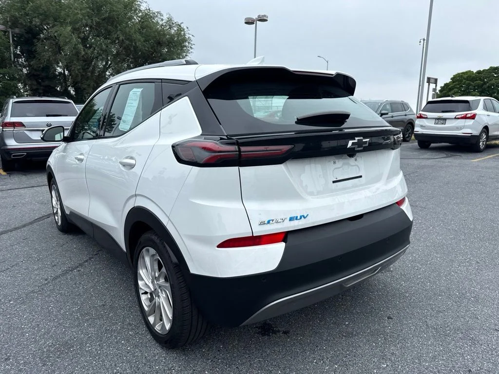 Used 2022 Summit White Chevrolet LT image 23