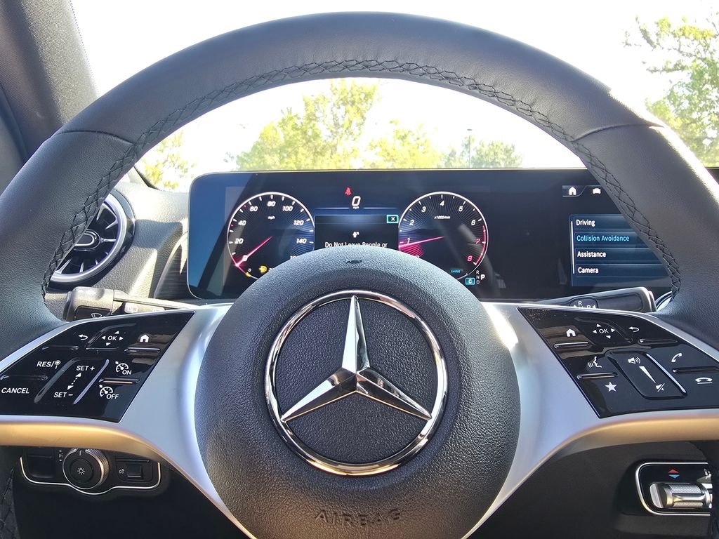 New 2026 Polar White Mercedes-Benz GLB 250 image 26