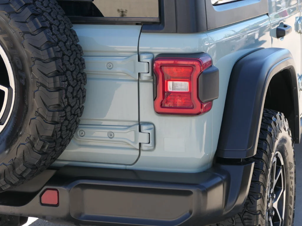 Used 2024 Earl Clearcoat Jeep Rubicon image 3