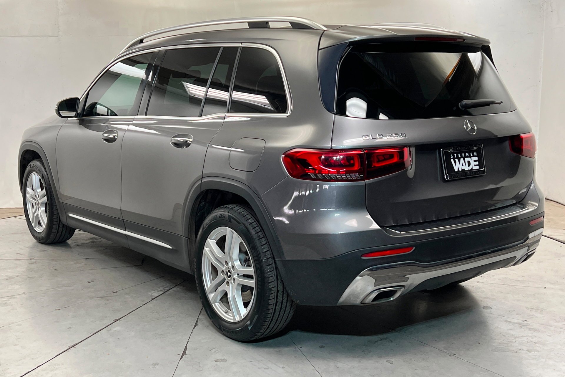 Used 2022 Gray Mercedes-Benz GLB 250 image 3