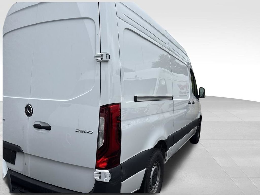 Used 2025 White Mercedes-Benz Cargo 144 WB image 11