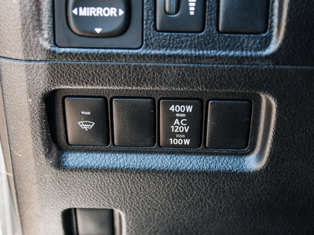 Used 2015 Classic Silver Metallic Toyota SR5 image 12