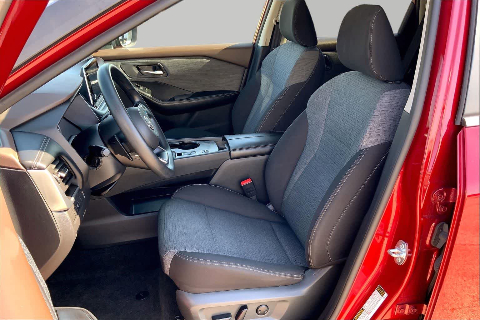 Used 2023 Scarlet Ember Tintcoat Nissan SV image 8