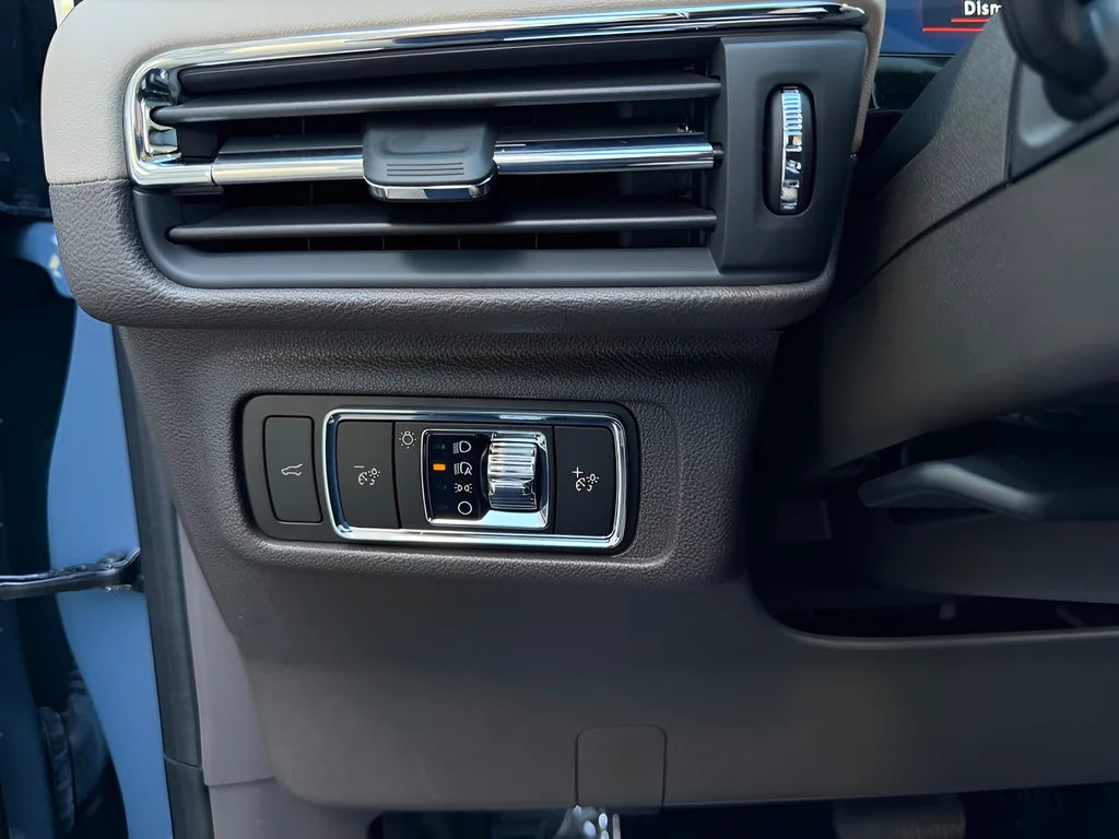 Used 2023 Blue Lincoln Standard image 11