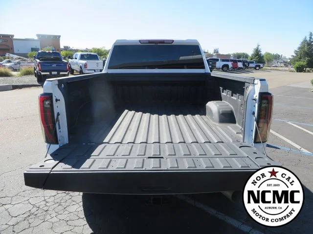 Used 2025 White GMC AT4 image 15