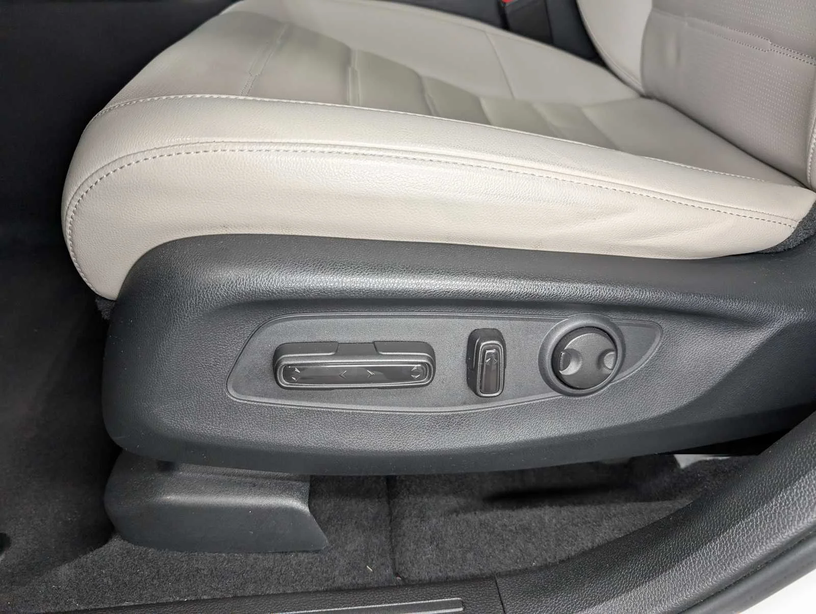 Used 2024 Platinum White Pearl Honda EX-L image 36