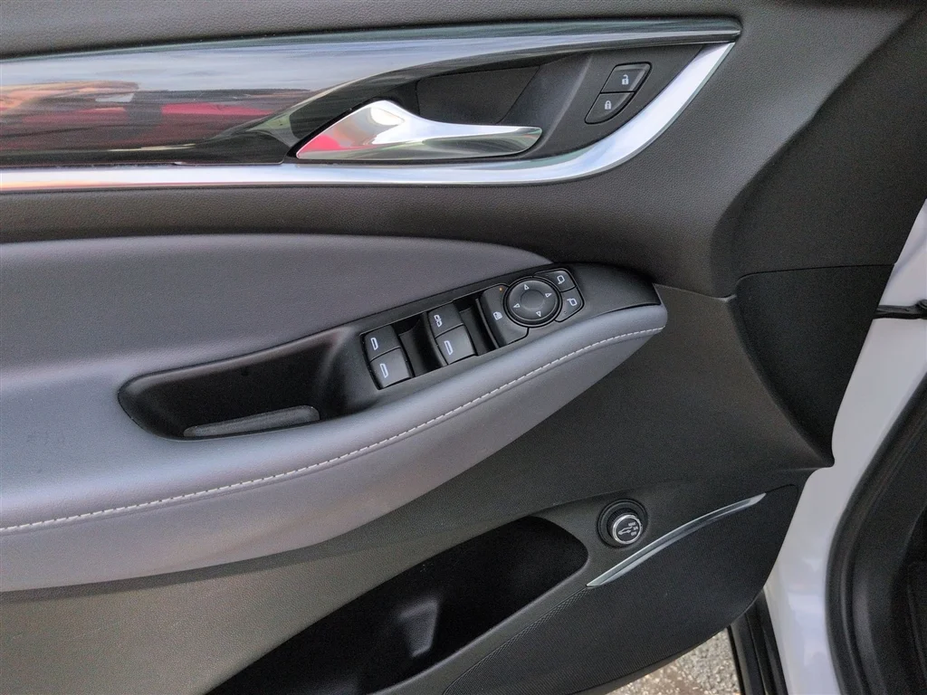 Used 2024 White Frost Tricoat Buick Essence image 24