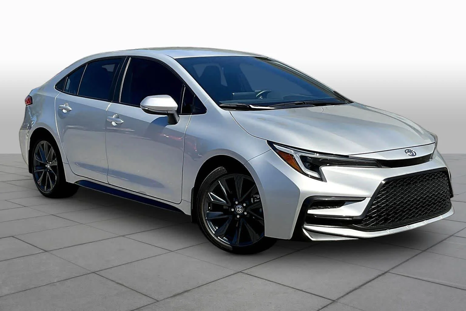 Used 2025 Classic Silver Metallic Toyota SE image 3