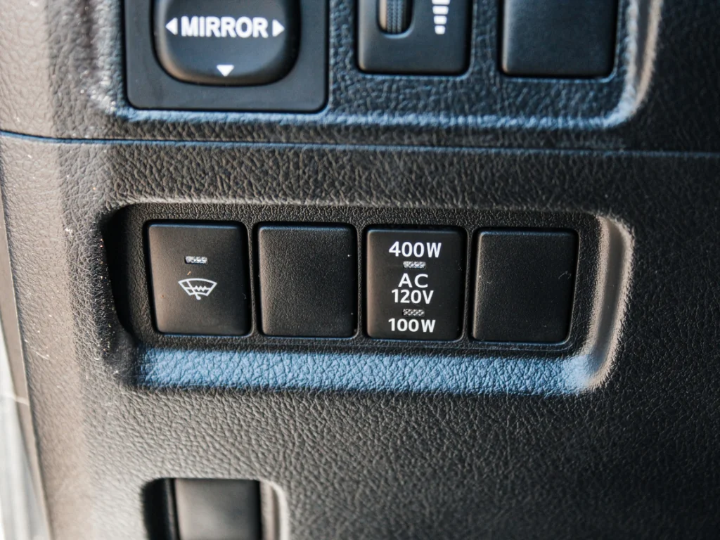 Used 2015 Classic Silver Metallic Toyota SR5 image 12