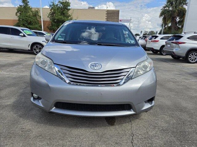 Used 2015 Silver Sky Metallic Toyota XLE Premium 8-Passenger image 8