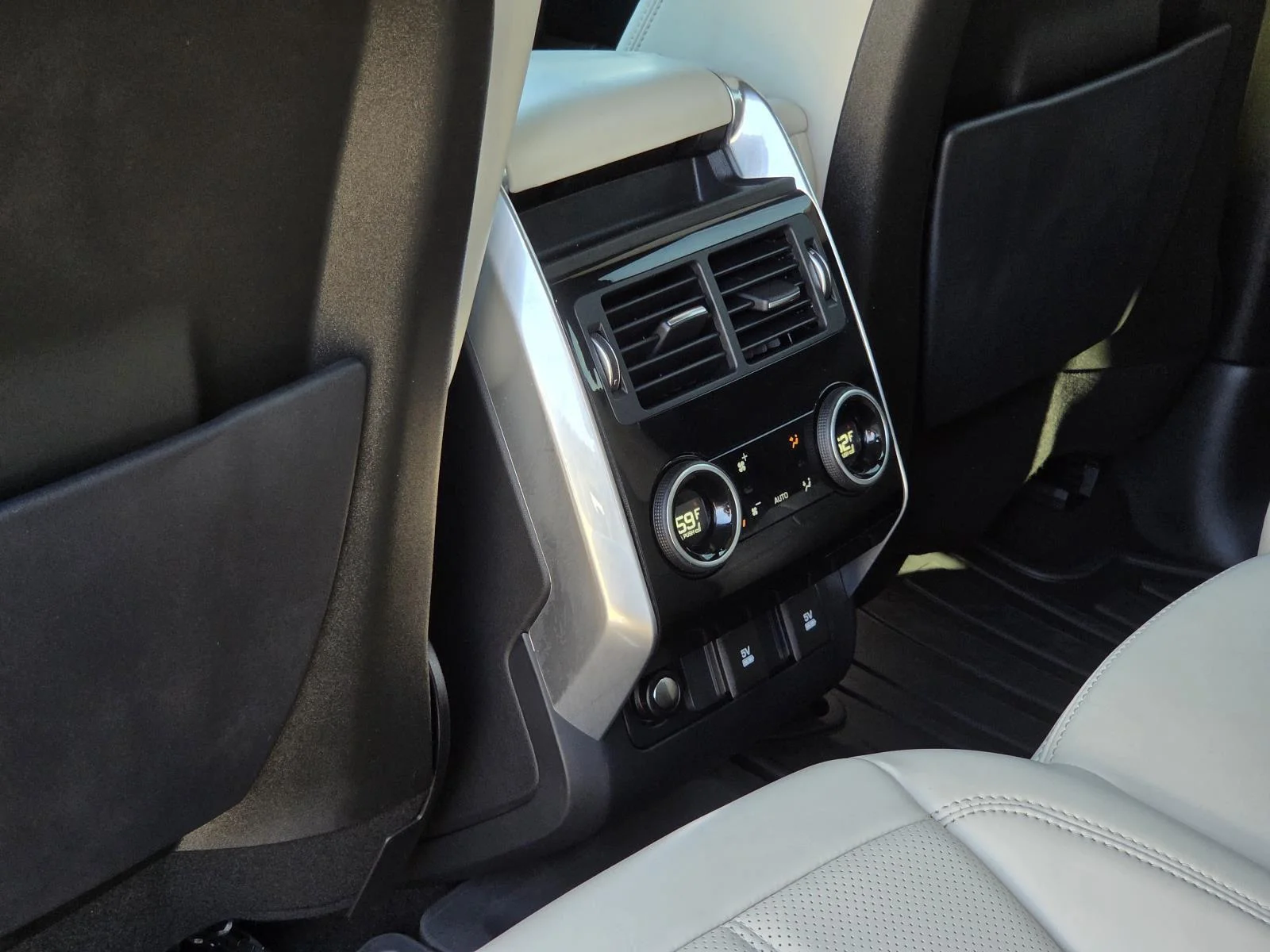 Used 2020 Narvik Black Land Rover HSE Dynamic image 38