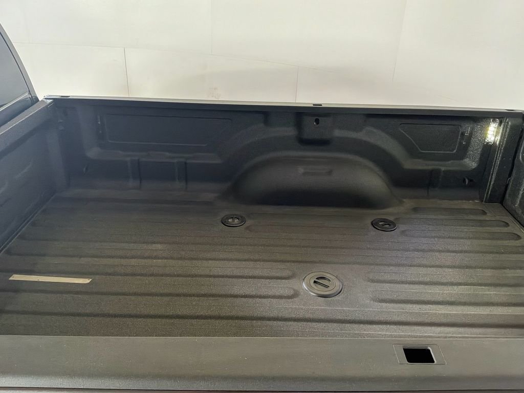 New 2026 Granite Crystal Metallic Clear-Coat Exterior Paint RAM Laramie image 17